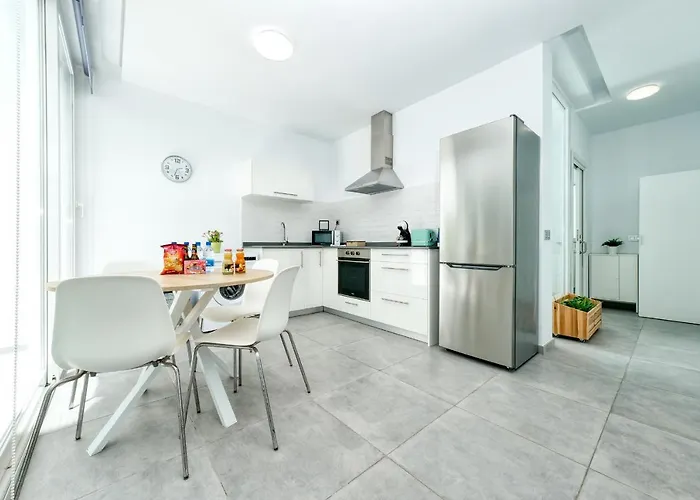 Karma 2 25m Del Mar 法马拉